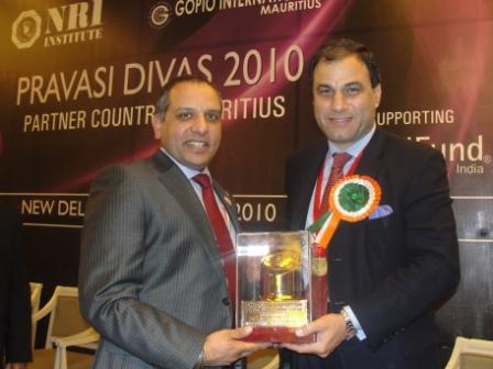 NRI Achiever Avtar Sandhu being presented the award in New Delhi By Lord Bilimoria of Chelsea